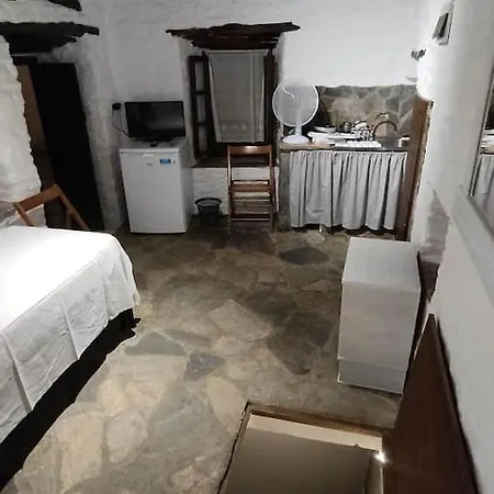 Linardo Cost Ano Syros