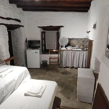 Linardo Cost * Ano Syros