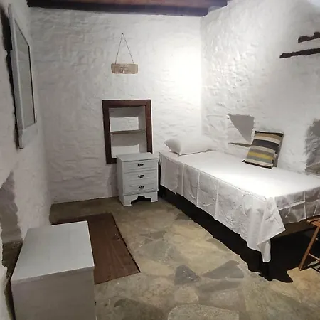 Linardo Cost Ano Syros